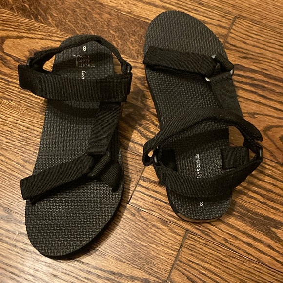Time and Tru Shoes - Black Strapped Sport Sandals Women’s Size 8 by Time and Tru